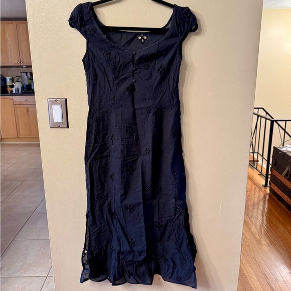 Cotton Keyhole Neckline Midi Dress - Picture 8 of 10